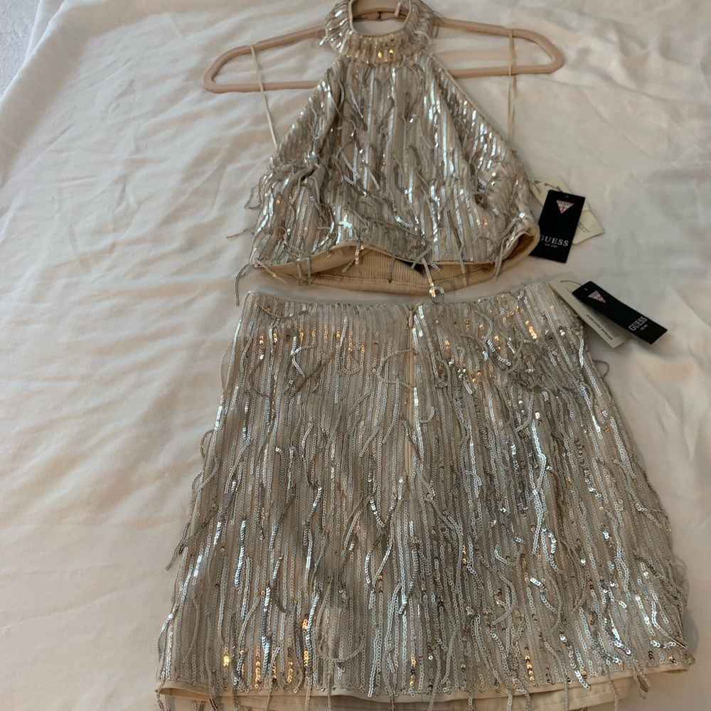 Guess 2pc pearl oyster multi